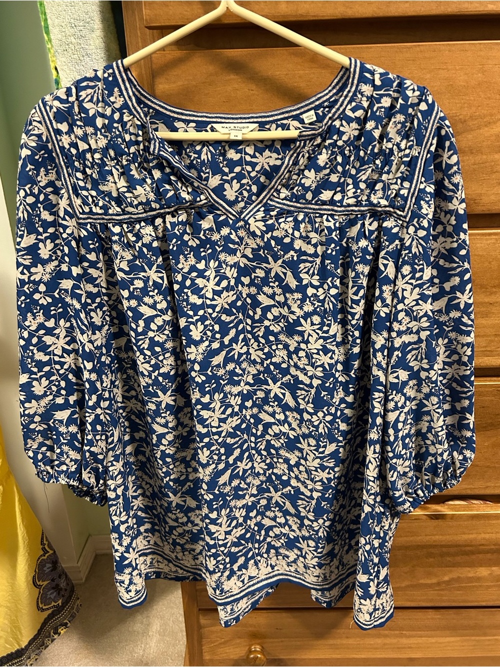💙 Max Studio Blue Floral Embroidered V-Neck Blouse